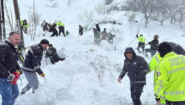 Van’da çığ altında kalan kadın hastanede hayatını kaybetti