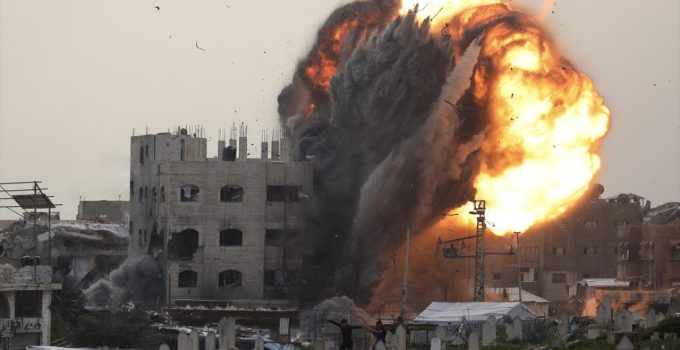 Soykırımcı İsrail’in Filistinli esirleri hedef alan “idam yasasına” tepkiler yükseldi