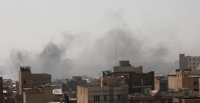 Kuveyt, İran’ın gün boyu düzenlediği saldırılarda 12 kişinin yaralandığını açıkladı