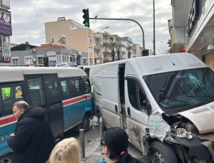 İzmir’de freni patlayan panelvan yayaya çarptı