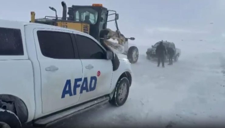 Ardahan’da tipi ulaşımı vurdu: Mahsur kalan araçlar kurtarıldı