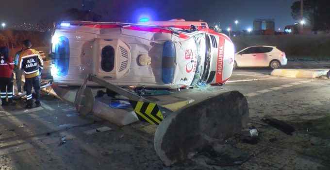 İstanbul’da ambulansla otomobil çarpıştı: 3 yaralı