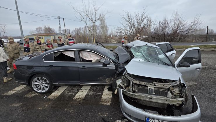 Bingöl’de iki otomobil çarpıştı: 2 ölü, 4 yaralı