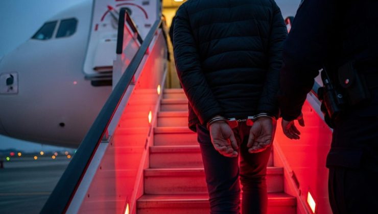 Kırmızı bültenle ve ulusal seviyede aranan 15 suçlu Türkiye’ye getirildi