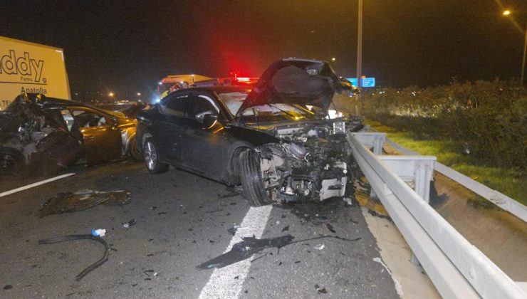 Otoyolda arızalanan otomobile kamyon çarptı: 1 yaralı