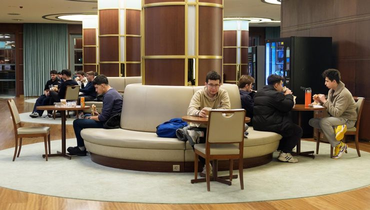 24 saat açık kütüphanede “sahur” ikramı