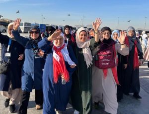 Şehit yakınlarından oluşan kafile umreye uğurlandı