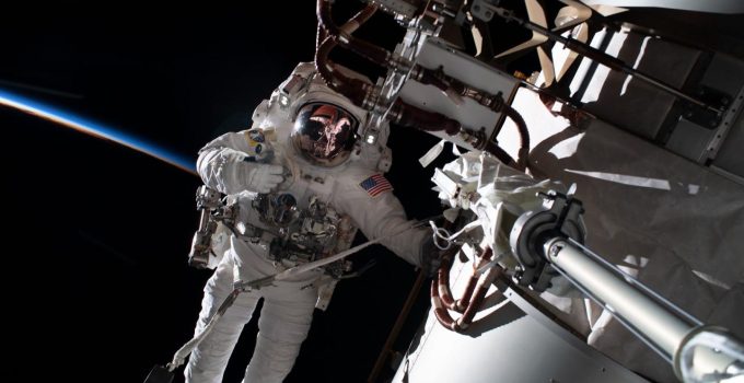 NASA astronotların akıllı telefon kullanmasına izin verecek