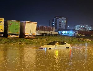 Şırnak’ta sel: Araçlarda mahsur kalanlar kurtarıldı