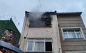 Fatih'te apartmanda çıkan yangına müdahale ediliyor