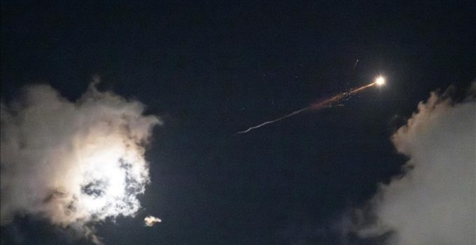 ABD/İsrail-İran Savaşı’na dahil olan Yemen’deki Husiler İsrail’e füze fırlattı