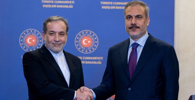 Bakan Fidan, Arakçi ile görüştü