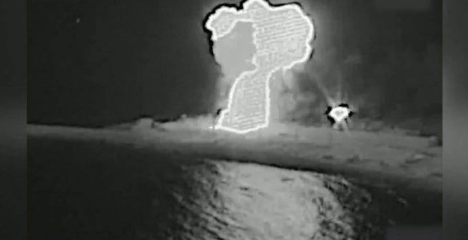 ABD, İran bayraklı gemiyi vurdu