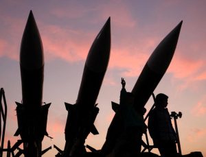 Devrim Muhafızları: ABD’nin istihbarat merkezleri ile askeri lojistik depolarını hedef aldık