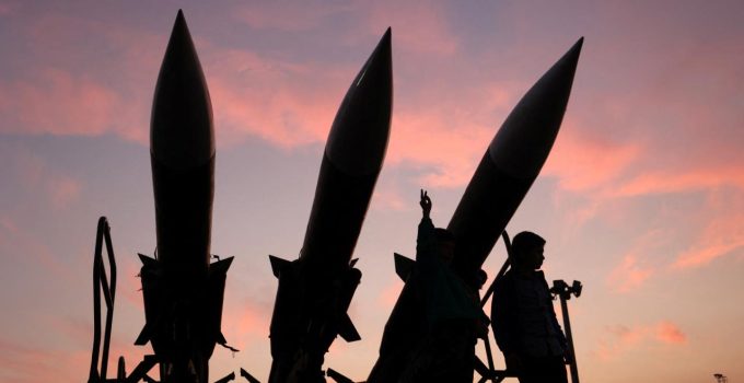 Devrim Muhafızları: ABD’nin istihbarat merkezleri ile askeri lojistik depolarını hedef aldık