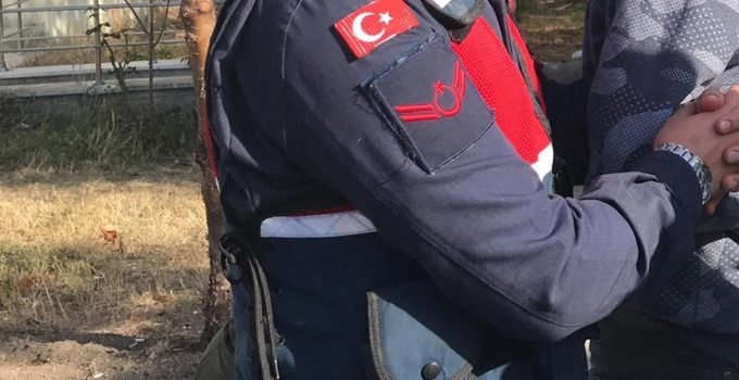 Hükümlü, jandarmanın ikna çalışmasıyla sınırda teslim oldu