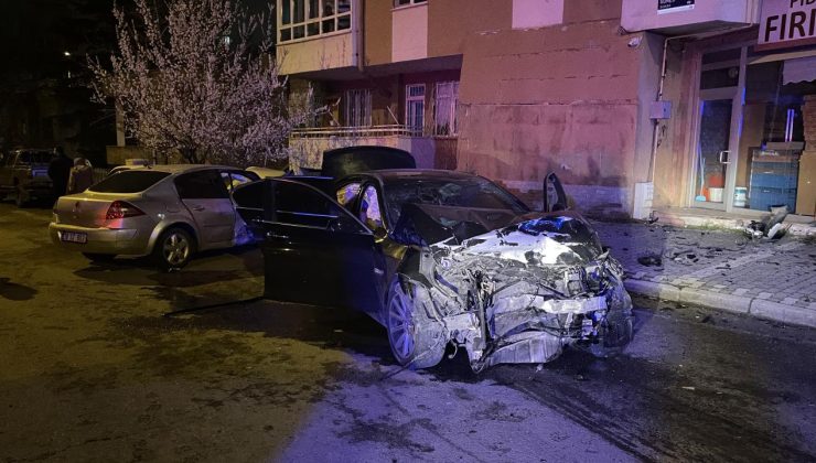 Kayseri’de 2 otomobil çarpıştı: 1’i ağır 5 yaralı