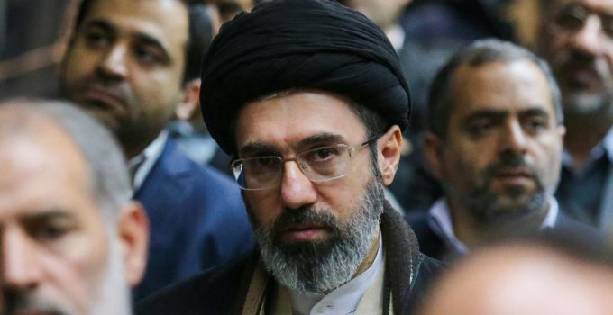 İran lideri Hamaney: Savaş durumunun devamı halinde başka cepheler açılacak