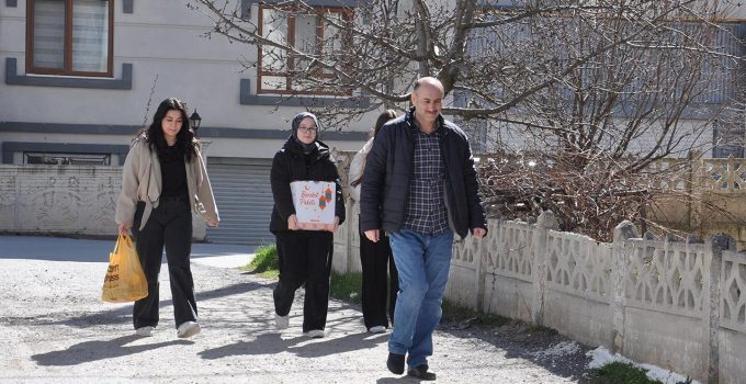 Lise öğrencilerinden ramazan dayanışması