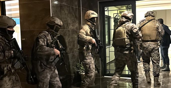 Sosyal medyadan tetikçi ağı kuran suç örgütüne operasyon: 85 gözaltı