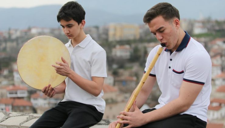 Lise öğrencileri Safranbolu’da geleneksel Türk müziğini tanıtıyor