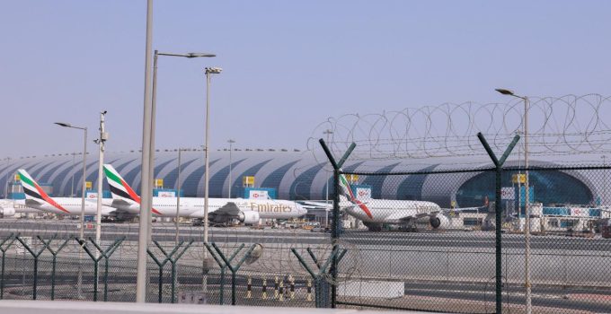 BAE, ülkede mahsur kalan yolcular için “istisnai uçuşlara” başladı