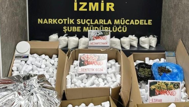 İzmir’de 366 bin 400 uyuşturucu hap ele geçirildi