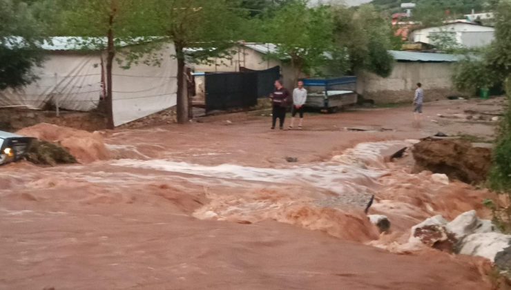 Adana’da sağanak sele dönüştü – Son Dakika Haberleri