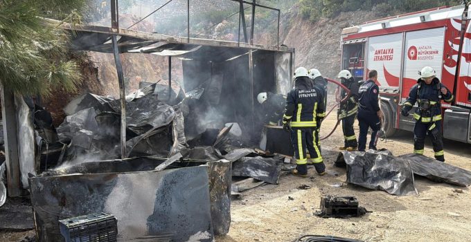 Antalya’da işçilerin kaldığı alanda yangın