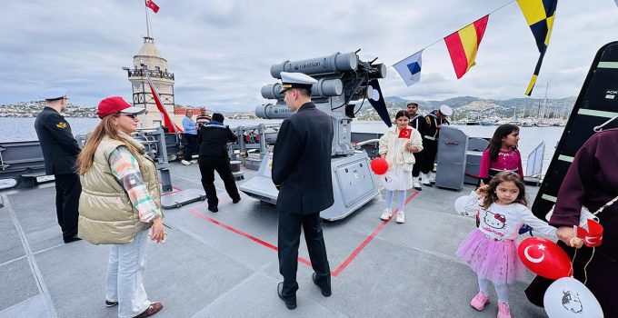 23 Nisan’da askeri gemiler ziyarete açıldı