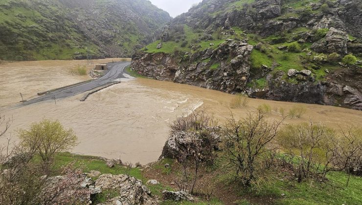 Dere taştı, yol kapandı – Son Dakika Haberleri