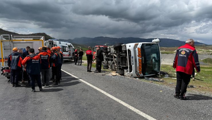 Diyarbakır Bingöl kara yolunda midibüs devrildi: Yaralılar var
