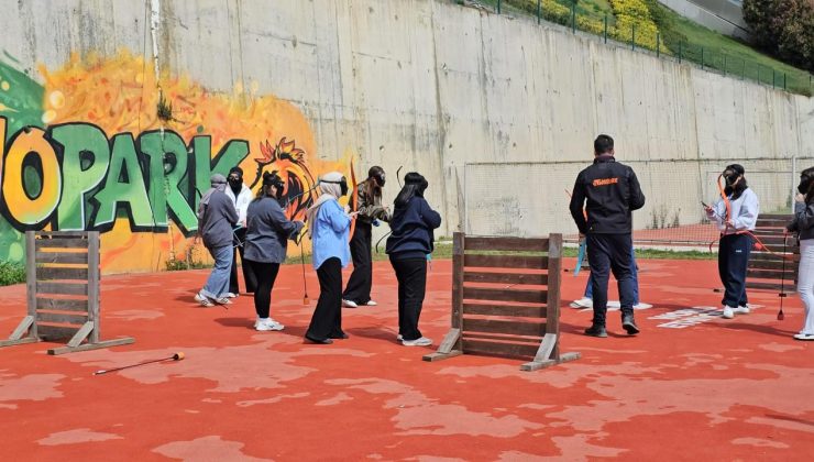 Gençler hem geleneği hem adrenalini İstanbul Etnopark’ta yaşadı