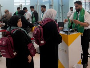 Türk hacı adayları kutsal topraklara gitti