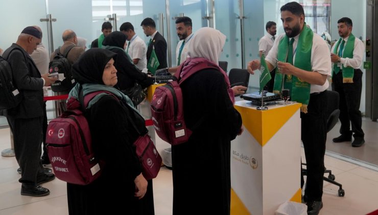 Türk hacı adayları kutsal topraklara gitti