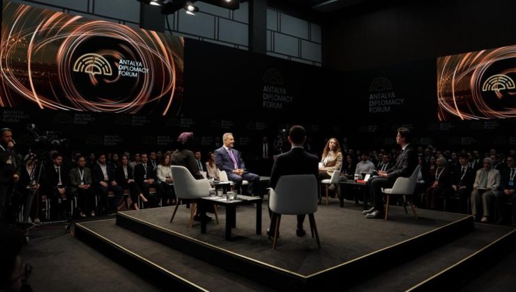 Bakan Fidan, 'ADF Youth' etkinliğinde gençlerle bir araya geldi