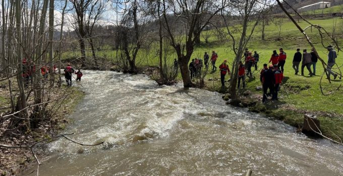 Dereye düşen 8 yaşındaki çocuk aranıyor