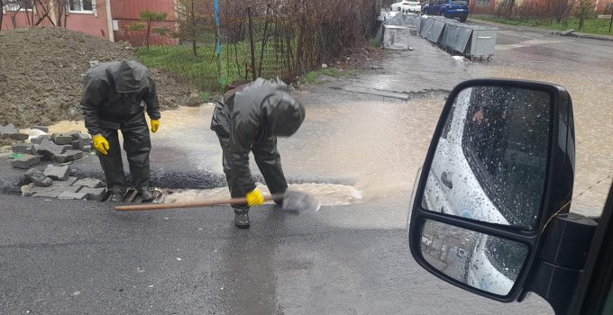 Hakkari’yi sağanak ve heyelan vurdu