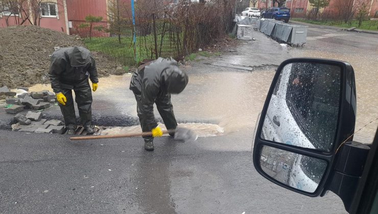 Hakkari’yi sağanak ve heyelan vurdu