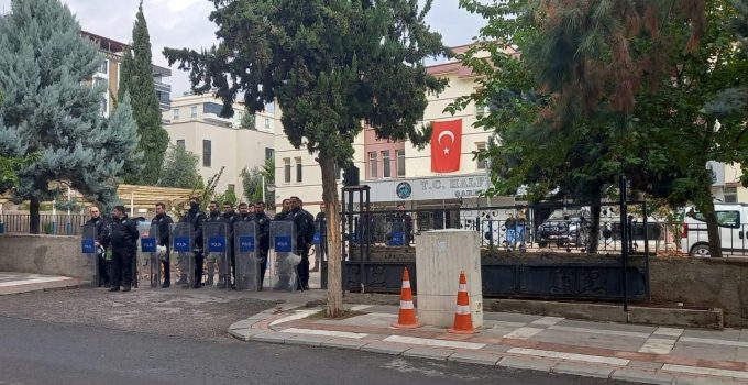 Halfeti Belediyesi’ne operasyon: 49 şüpheli gözaltına alındı