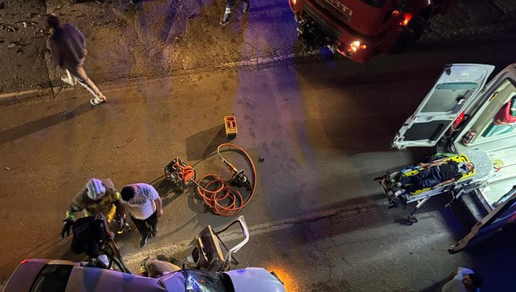 Hatay’da iki otomobilin çarpışması sonucu 2’si ağır 7 kişi yaralandı