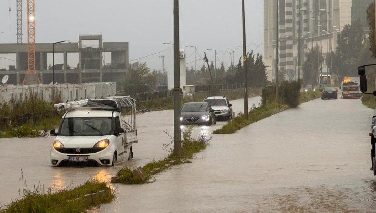 Hatay’da sağanak hayatı olumsuz etkiledi