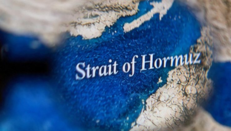 Hürmüz Boğazı’nda üç gemiye ateş açıldı