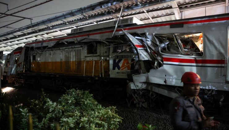 Endonezya’da tren kazasında 4 kişi öldü, 38 kişi yaralandı
