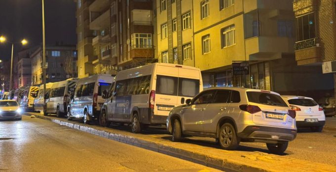 İstanbul’da direksiyon çilesi katlanıyor: Trafik bitiyor, park mücadelesi başlıyor