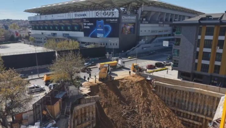 Kadıköy’de inşaat alanındaki duvar çöktü