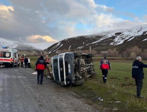 Bitlis’te minibüsün devrilmesi sonucu 11 kişi yaralandı
