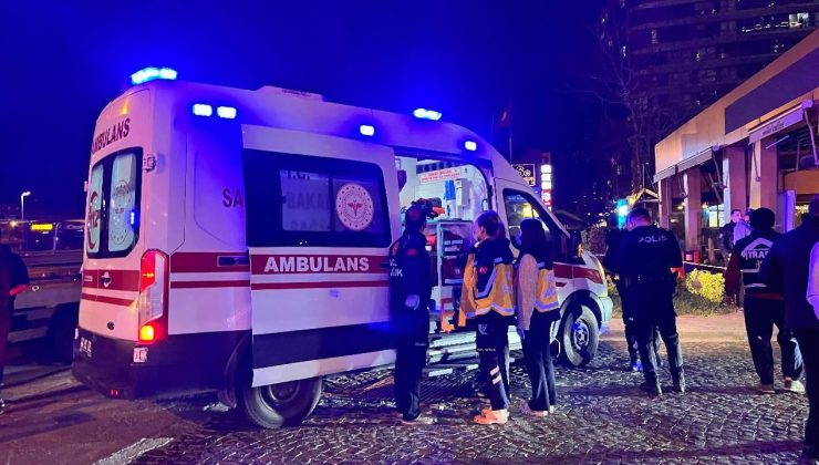 Bakırköy’de kontrolden çıkan araç kafeye daldı: 6 yaralı