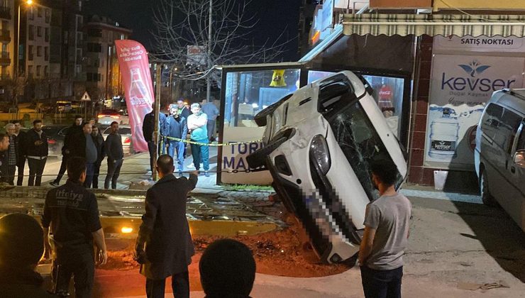 Makas atan sürücü 5 araca çarpıp takla attı