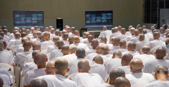 Böyle dava görülmedi: 47 bin suçtan yargılanıyorlar